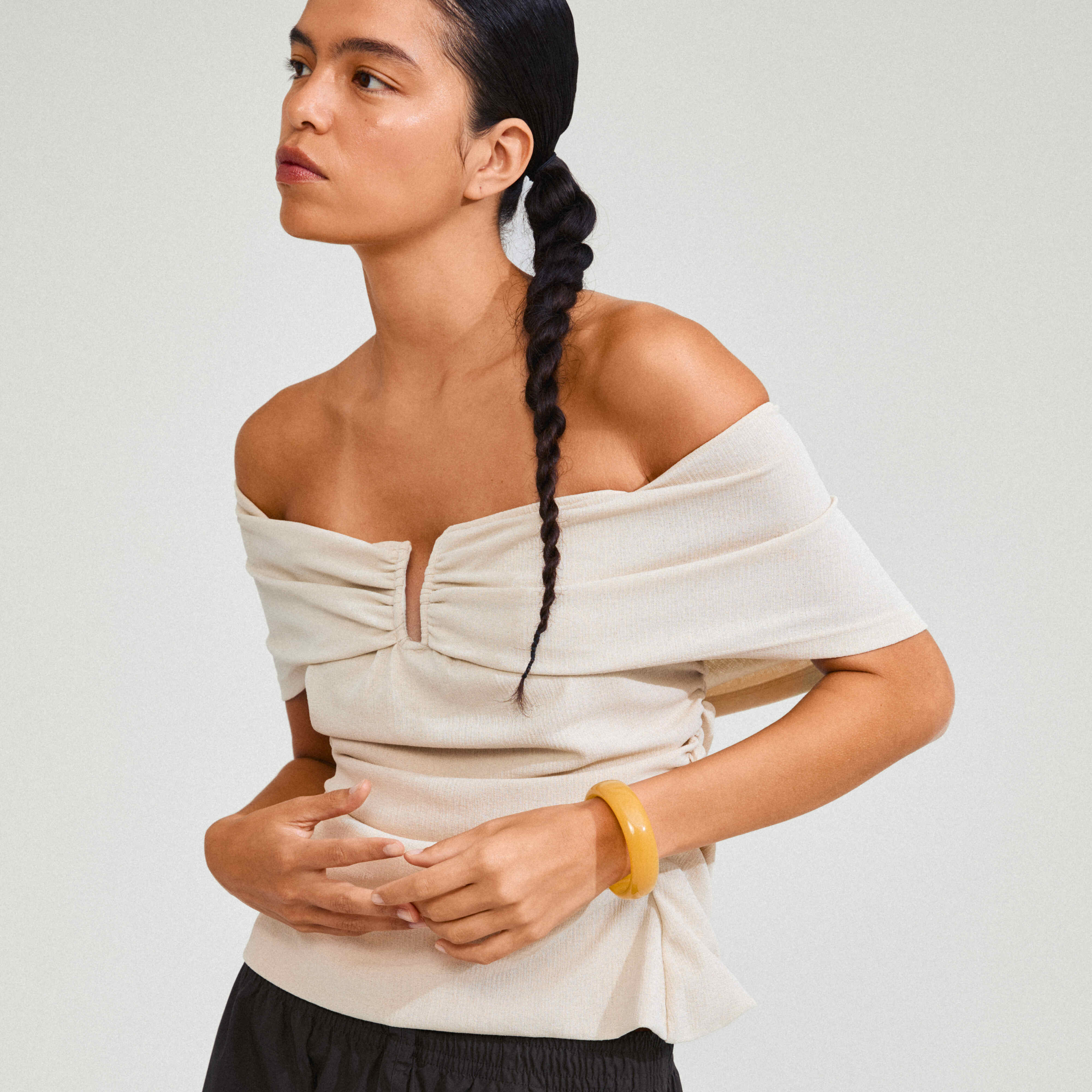 AASE recycled acrylic bangle bracelet yellow - Image 3