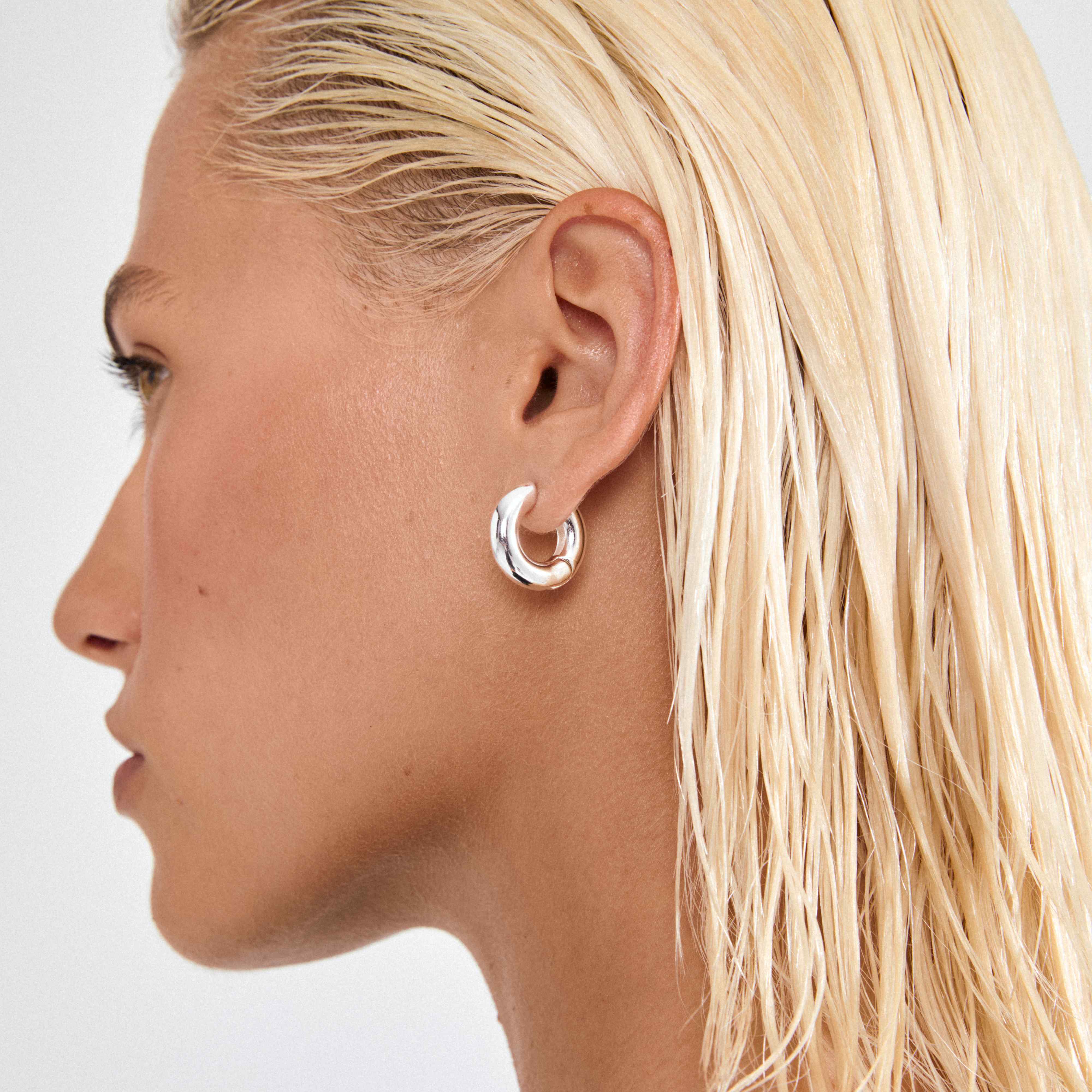 AICA Small Recycled Chunky Hoop Earrings 22MM - Image 5