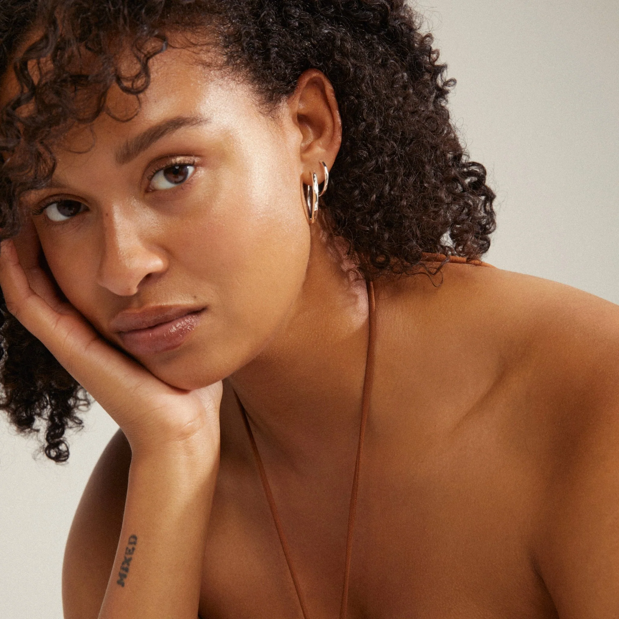 Eve Hoop Earrings Set - Image 4