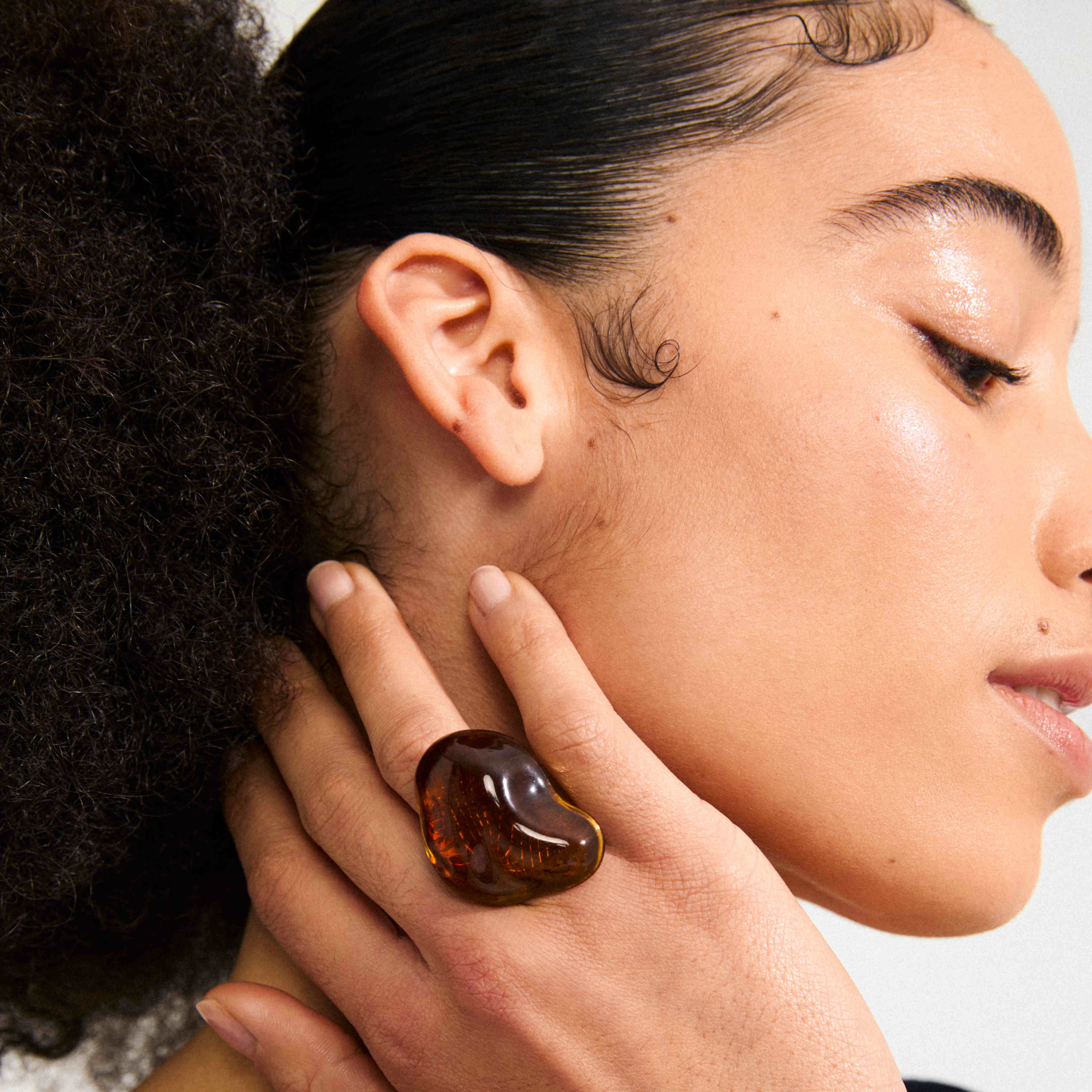 LIAN recycled acrylic ring brown - Image 3